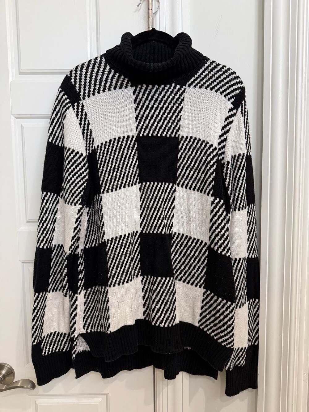 Eight Eight Eight Buffalo Plaid Turtleneck Sweater Large Black White Oversized
